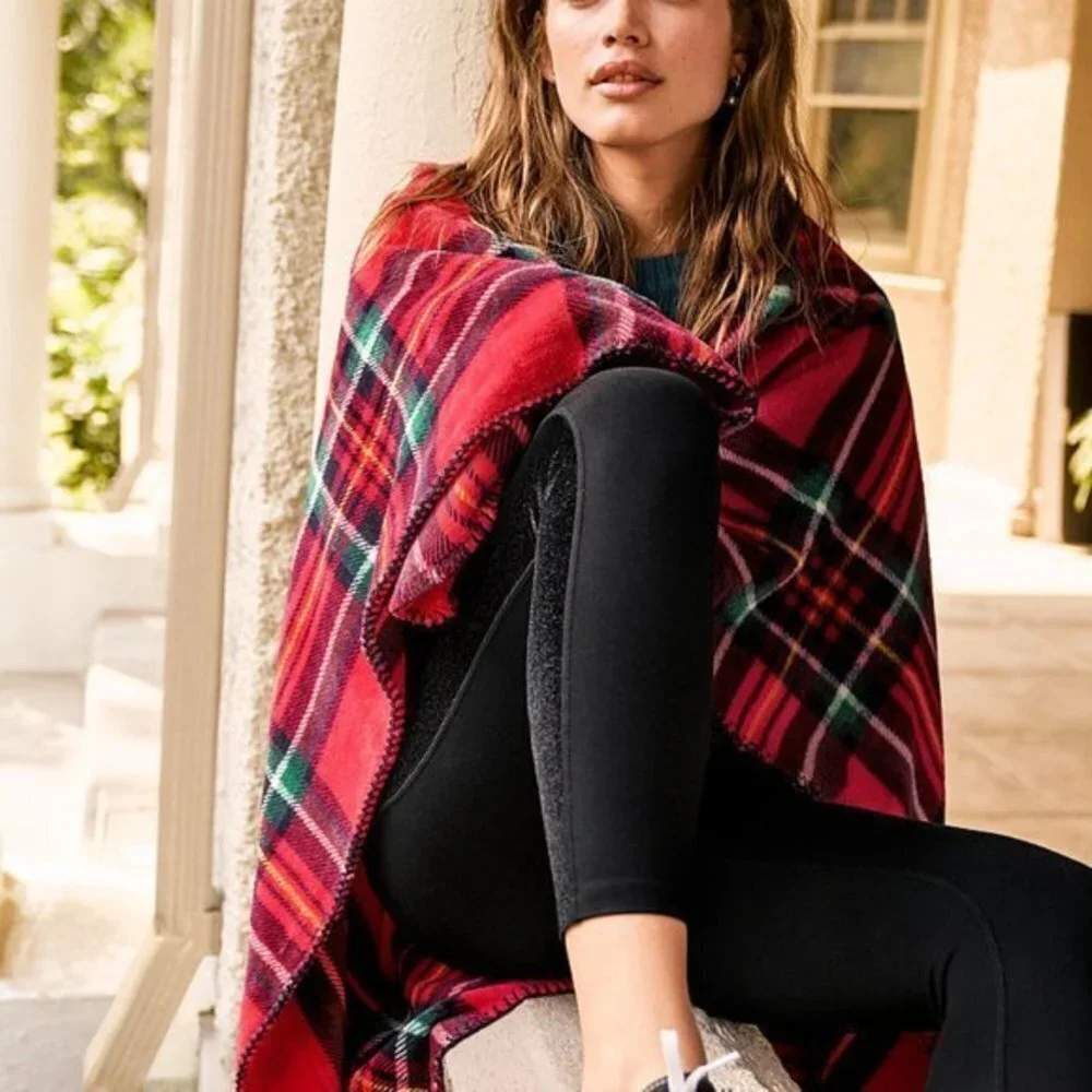 Victoria’s Secret yblanket throw soft cozy red